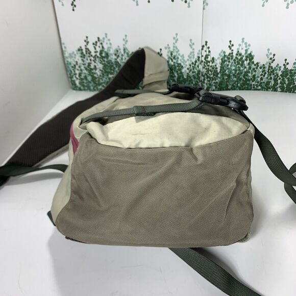 Patagonia Atom Sling Crossbody Adjustable Backpack Hiking Nature Womens - Picture 3 of 16